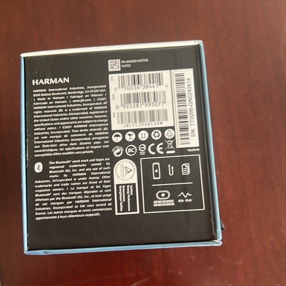 JBL Flip 6 Bluetooth Speaker - Picture 4 of 4